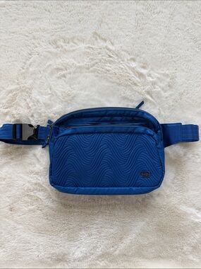 lug Double Back Belt Fanny Pack Organizer Bag Blue Quilted Wave